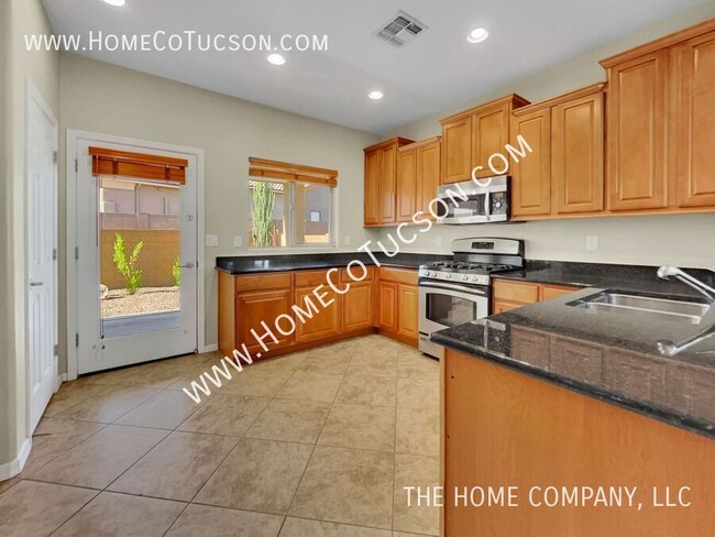 Building Photo - 1096 W Versilia Dr