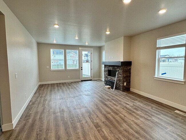 Building Photo - 12522 W Rosetta Dr