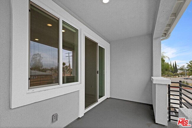 Building Photo - 220 Lockhart Wy