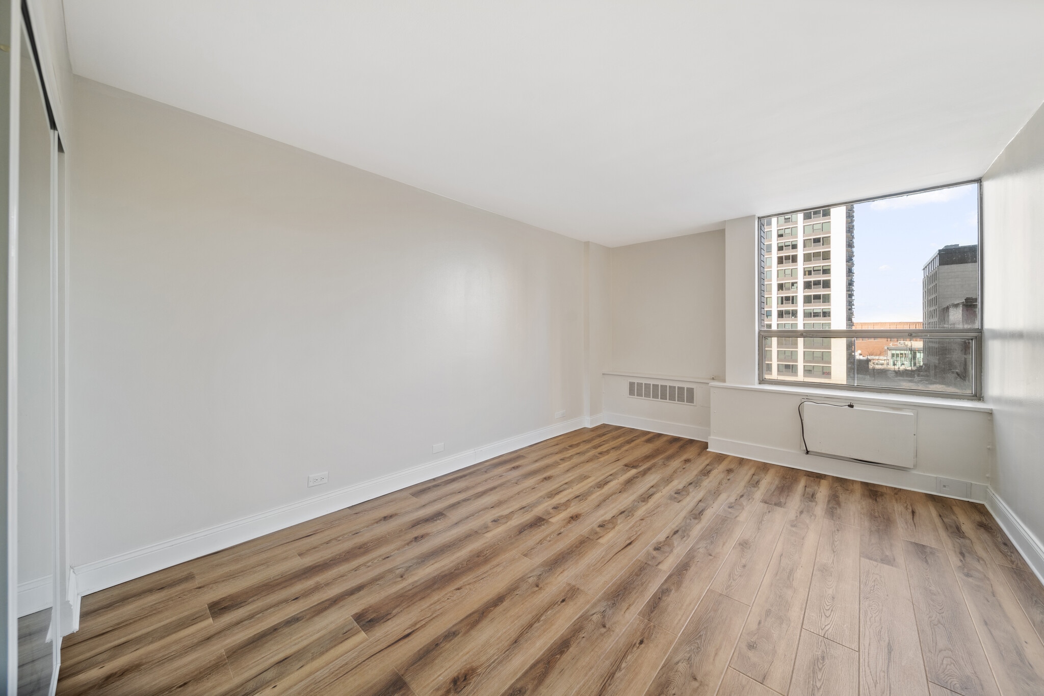 Building Photo - 1460 N Sandburg Ter