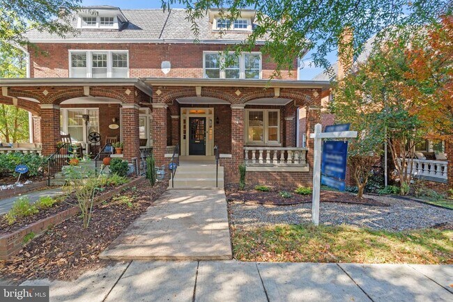 Building Photo - 2814 Bellevue Terrace NW