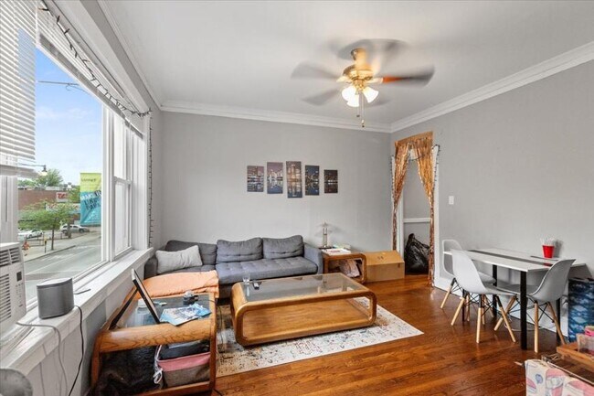 Building Photo - 3 bedroom in Chicago IL 60614