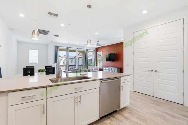 Building Photo - Fully-Furnished End Unit Gilbert Home in Warner Meadow Community