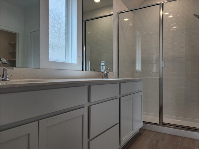 Building Photo - 5827 Linda Cv Ln