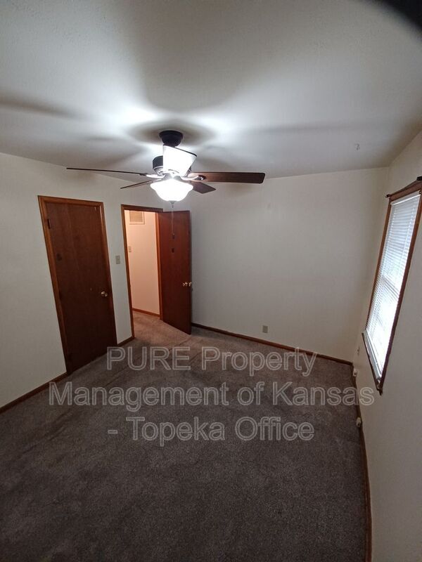 Building Photo - 643 SW Oakley Ave