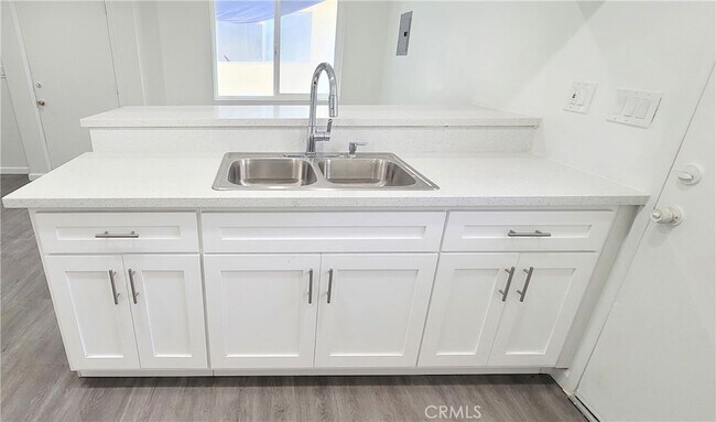 Building Photo - 1417 S Greenwood Ave