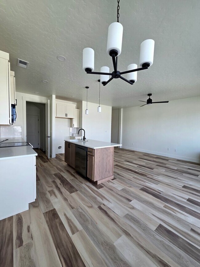 Building Photo - 4601 Highgarden Wy