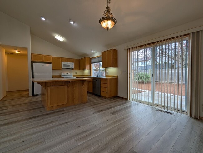 Building Photo - Beautiful 3-Bedroom, 2-Bath Home With fenced yard!