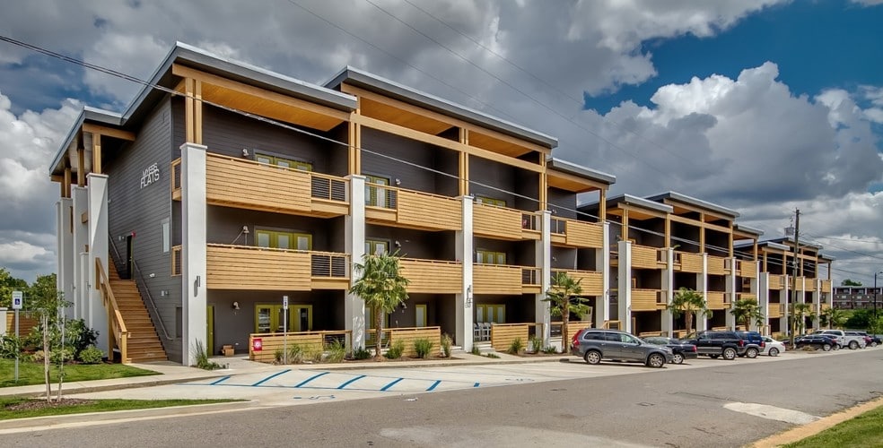 Building Photo - Myers Flats - 3 Bedroom