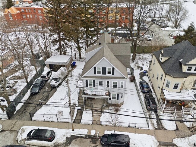 Building Photo - 111 Dustin St