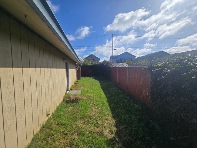 Building Photo - Price reduced! Pet-friendly and updated 3BR/1BA Eureka home