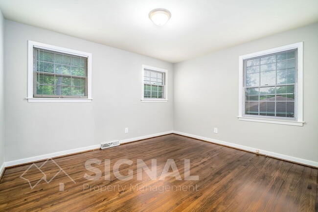 Building Photo - 1288 Hiawatha Dr NE