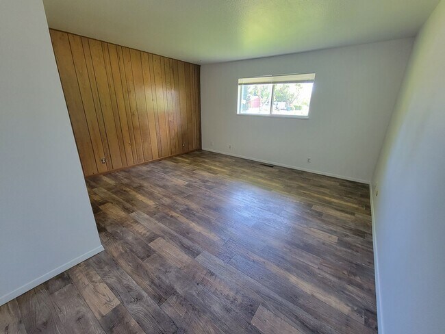 Building Photo - 426 Stanmar Dr