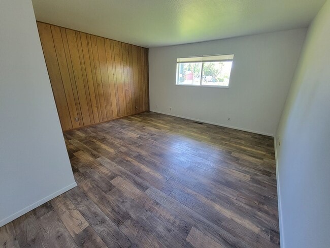 Building Photo - Spacious 3/2 Home Located in the Stanmar c...