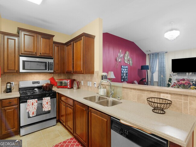 Building Photo - 353 Southgate Dr