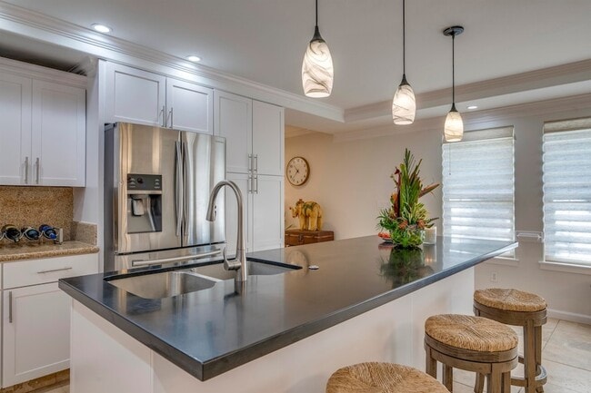 Building Photo - 912 N Niheu Pl