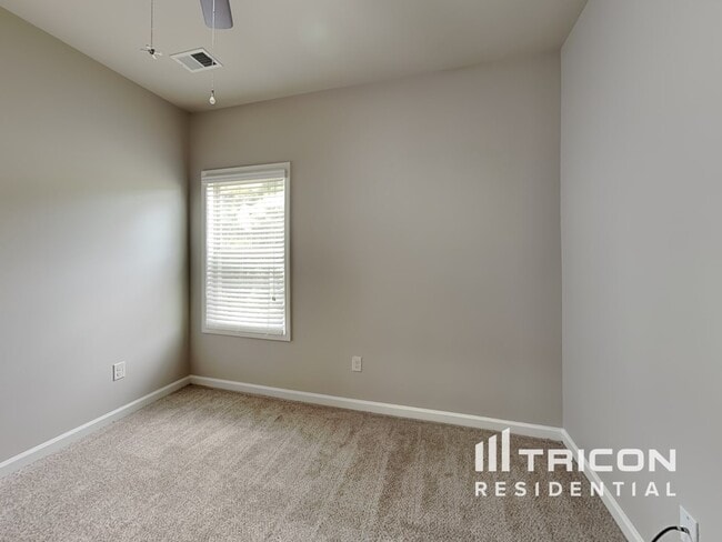 Building Photo - 5030 Glencliff Dr