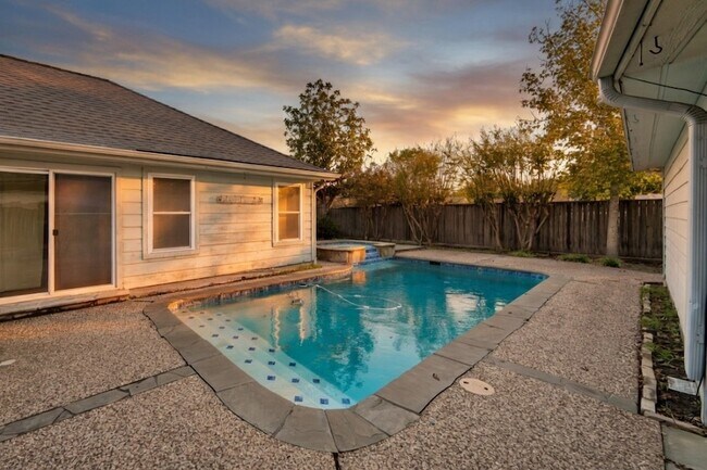 Building Photo - 7914 Candle Ln