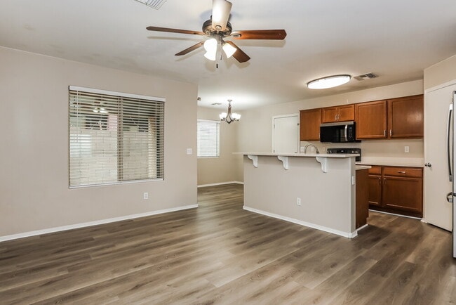 Building Photo - 339 S Travis