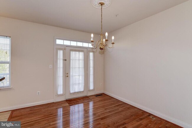 Building Photo - 207 Garden View Way