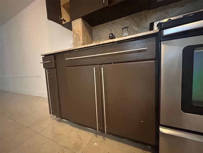 Building Photo - 1983 NW 46th St