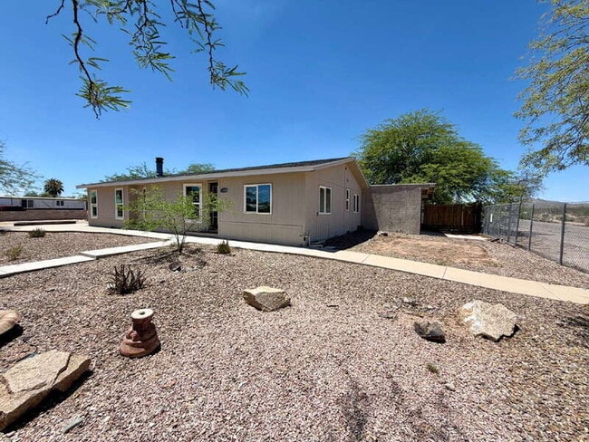 Building Photo - 11016 N Grand Canyon Blvd