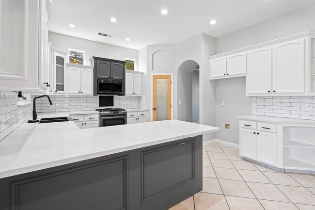 Building Photo - 687 Glenn View Ct