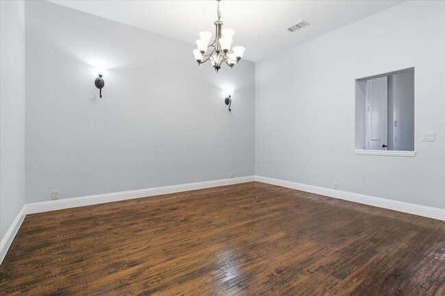 Building Photo - 2324 Lynbridge Dr