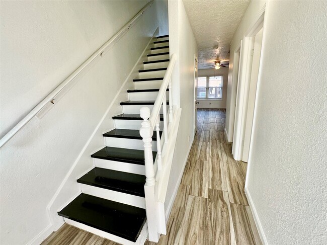 Primary Photo - 13539 Castilian Dr