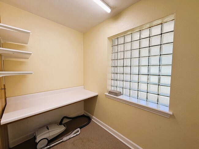 Building Photo - 217 Kewanna Dr