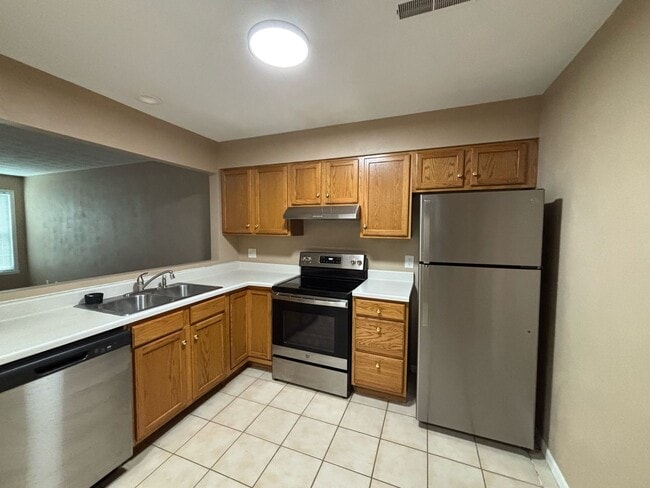 Building Photo - 372 Amphitheater Dr