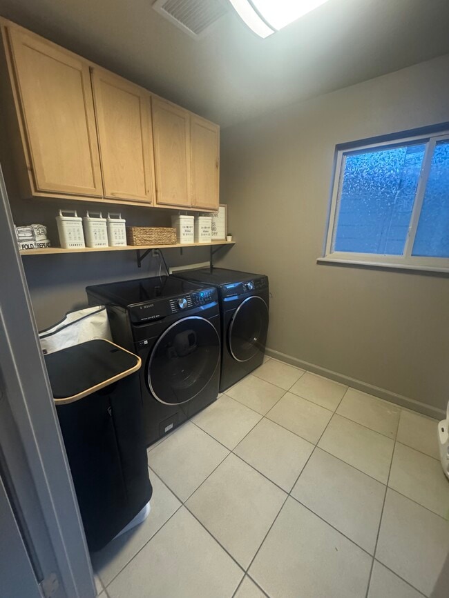 Building Photo - 6437 Dawn Dr