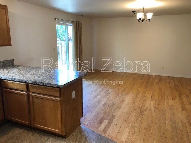 Building Photo - 3268 SW Metolius Pl