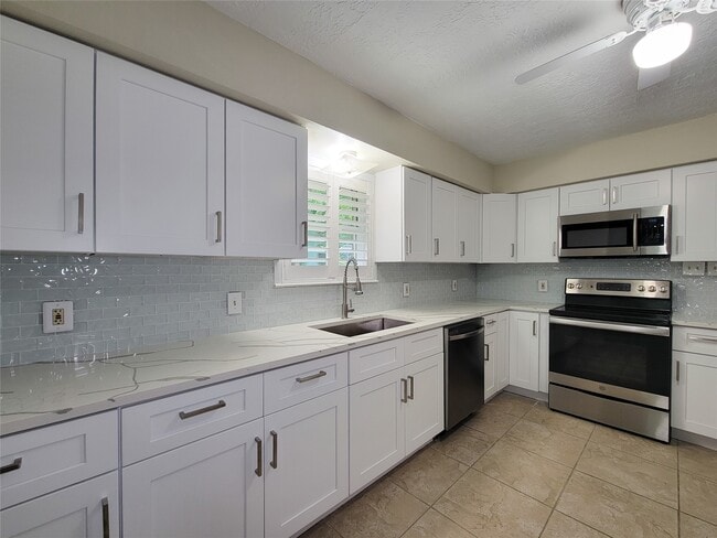 Building Photo - 25723 Glen Loch Dr