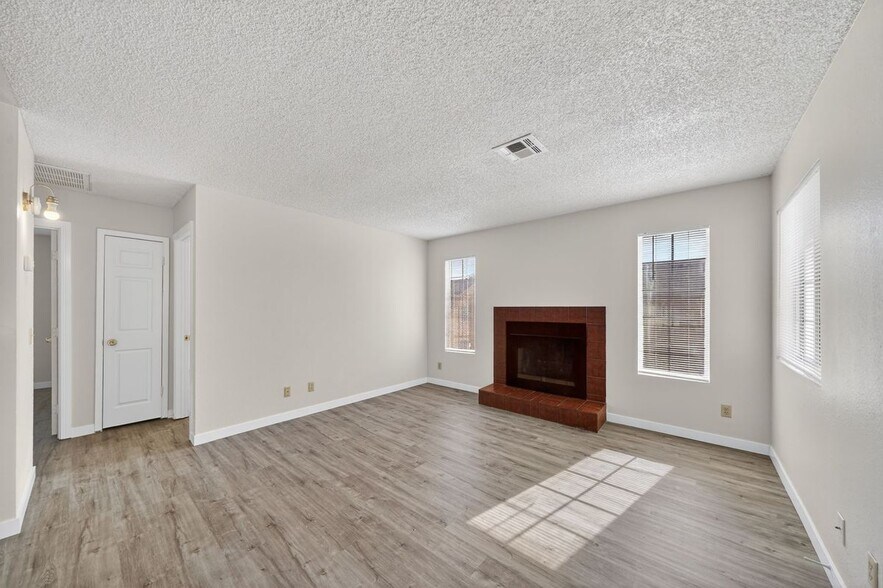 Building Photo - 2702 Alicialynn Way