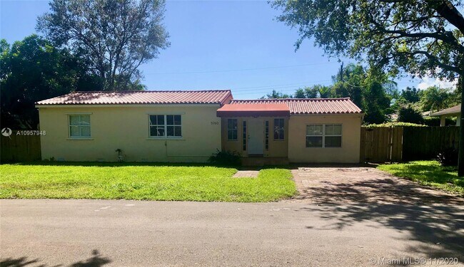Building Photo - 5760 SW 51st St