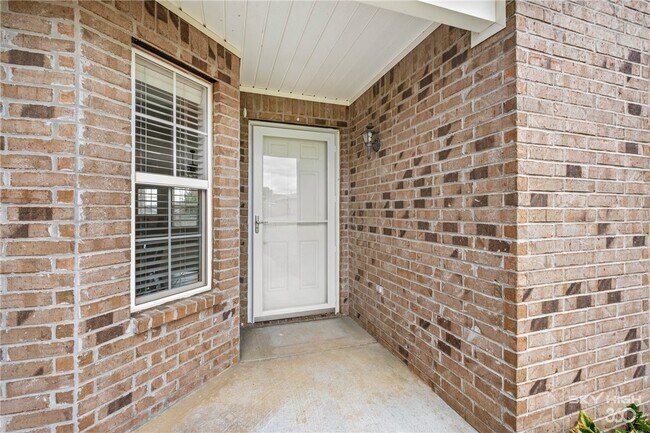 Building Photo - 1002 Applewood Cir
