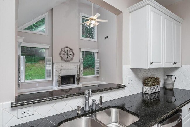 Building Photo - 802 Satinwood Pl