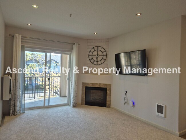 Building Photo - 2Bed/2Bath Tanasbourne Condo Quiet Location MiniSplit AC Assigned Parking Space Water & Garbage I...