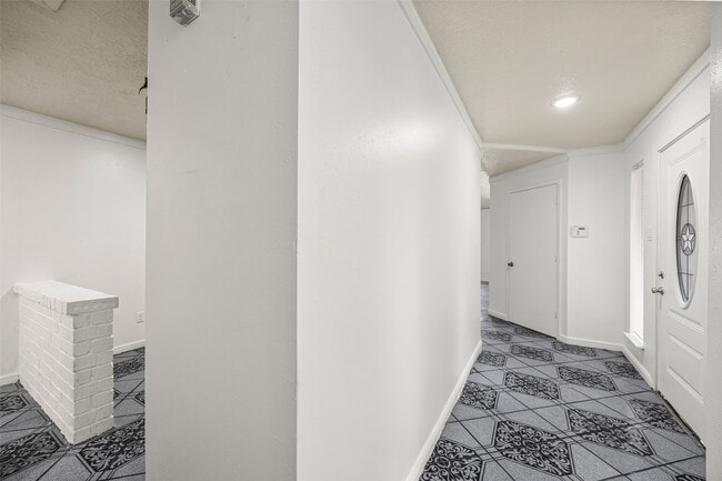 Building Photo - 7226 Ridgeberry Dr