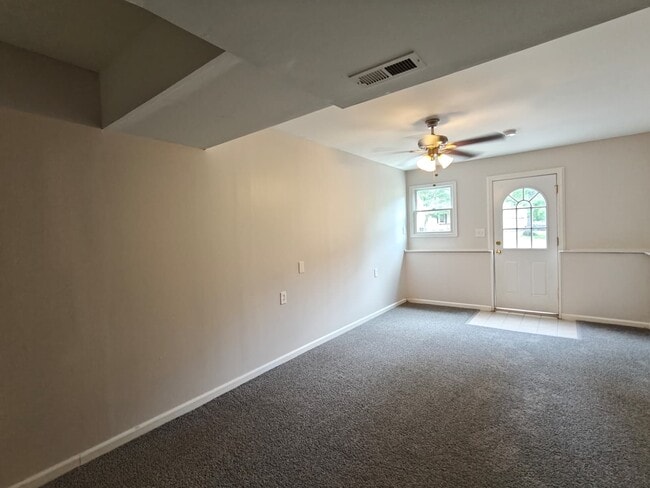 Building Photo - 252 Terry Ln