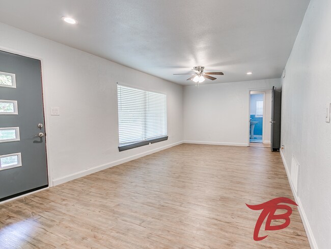 Building Photo - 2214 N Florida Ave