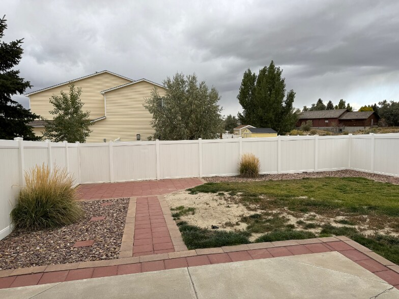 Building Photo - 2736 Koven Dr