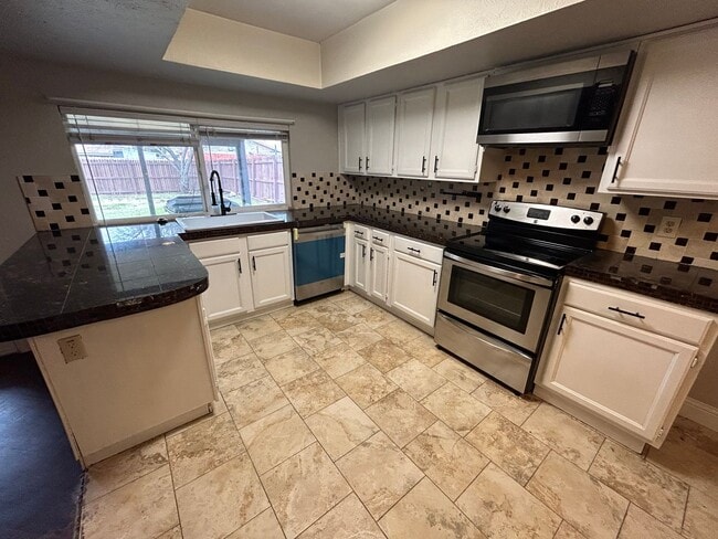 Building Photo - 2809 Dove Meadow Dr