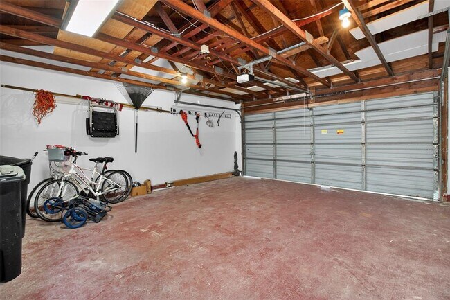 Building Photo - 6660 Cape Hatteras Way NE