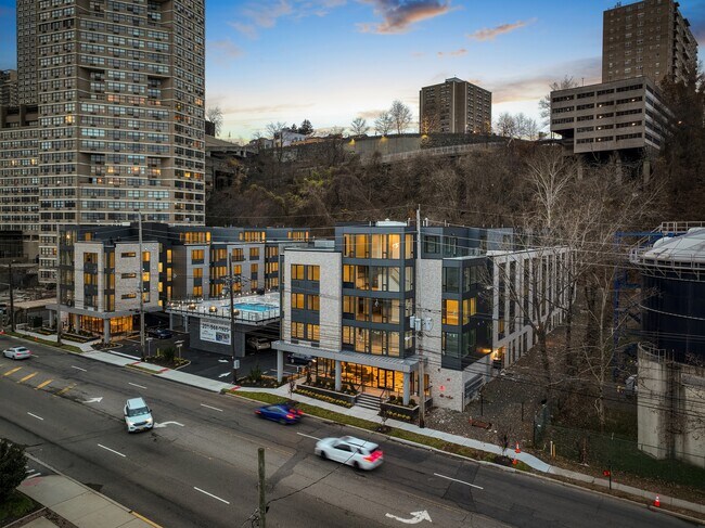 Building Photo - 7101 River Rd