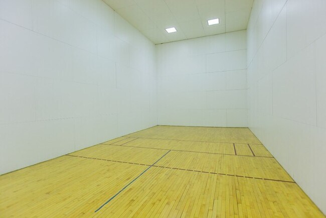 Building Photo - 1 Bedroom / 1 Bathroom in The Grand Ohio! ...