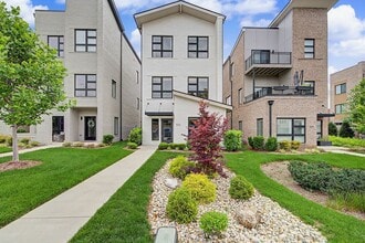 Building Photo - Stunning 3BR/3.5BA contemporary condo in the heart of Wedgewood-Houston!