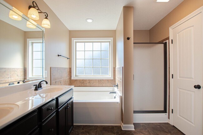 Building Photo - 613 Fennec Way