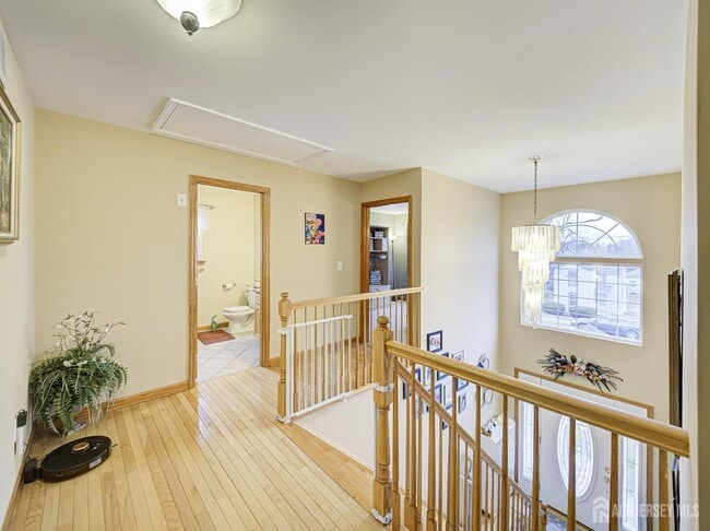 Building Photo - 357 George St